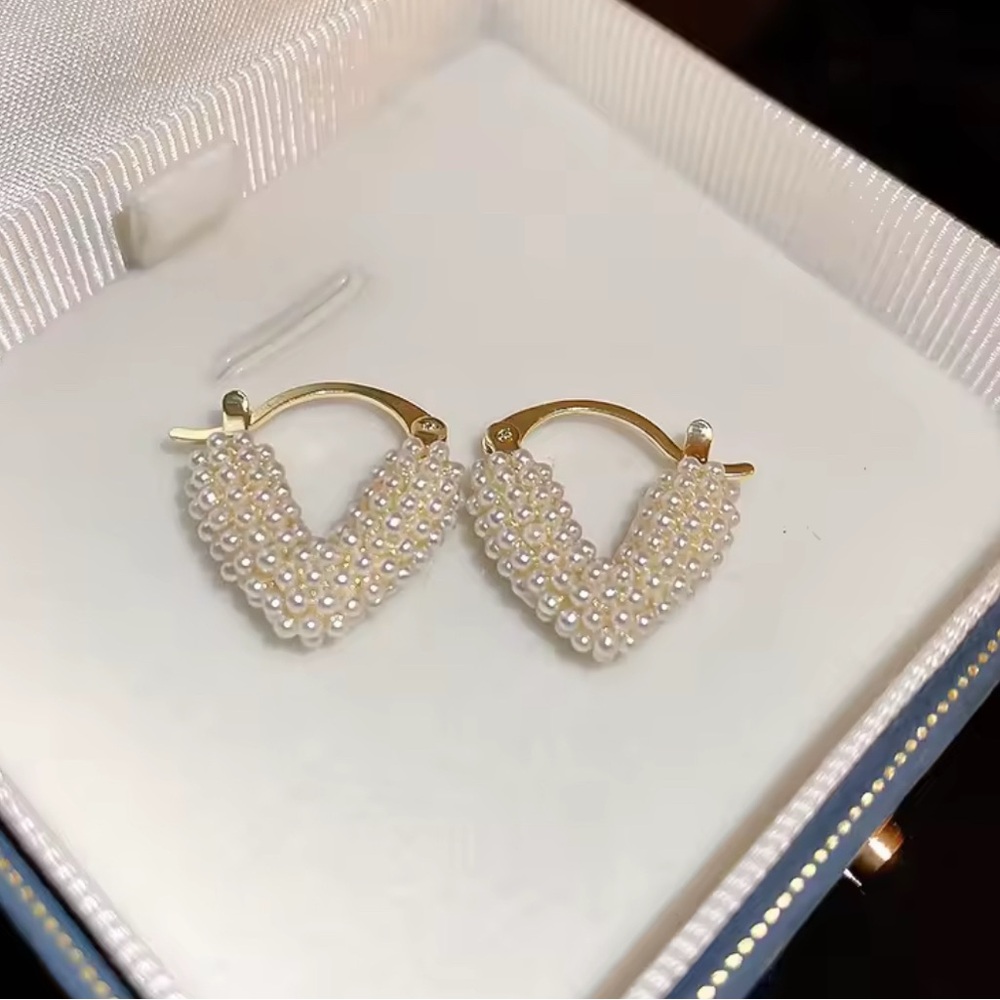 Elegant Pearl and Gold Women's Earrings